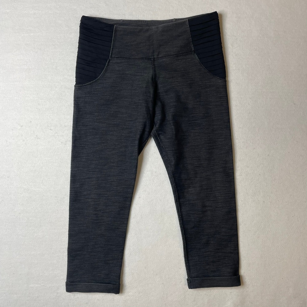 Lululemon Black Gray Crop Leggings Size 6 Athletic Yoga Gym Workout Pants‎